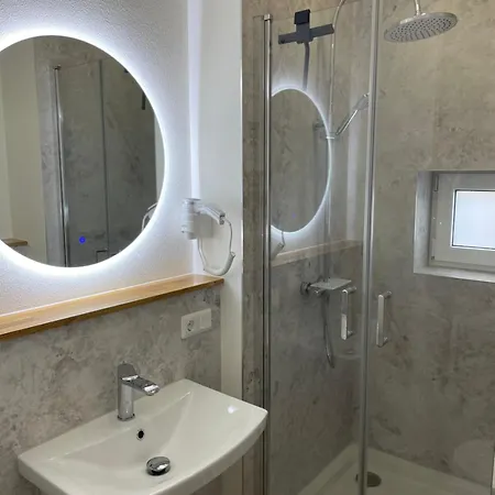 Modernes, Grosses 95 Qm Meuselwitz